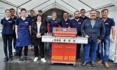 Spende Grill an FFW Neukirchen