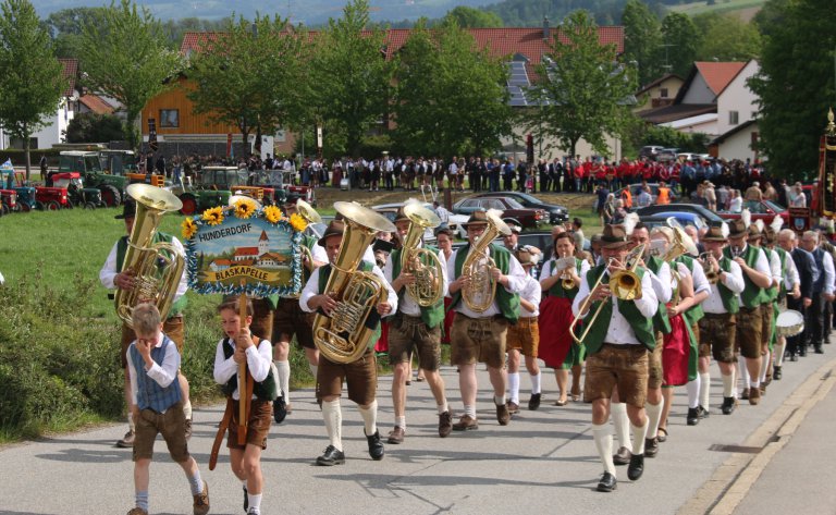 Volksfestauszug Hunderdorf