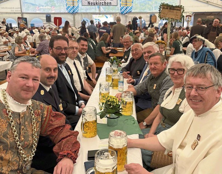 900-Jahrfeier Ehrengäste im Bierzelt